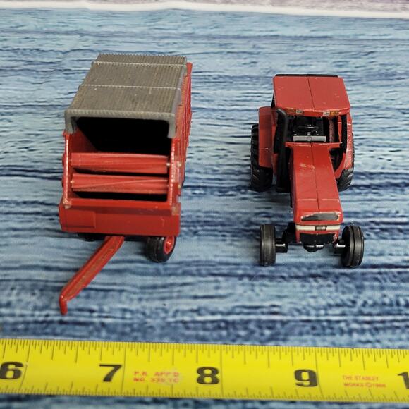 Vtg 1/64 scale Ertl die-cast/plastic Case IH 7130 tractor & Silage Chopper box - Picture 5 of 8